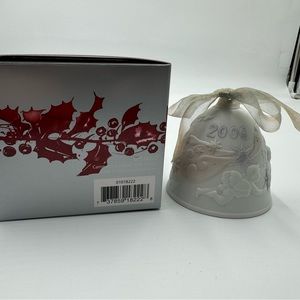 2006 Lladro Christmas bell in mint/new condition with original box.